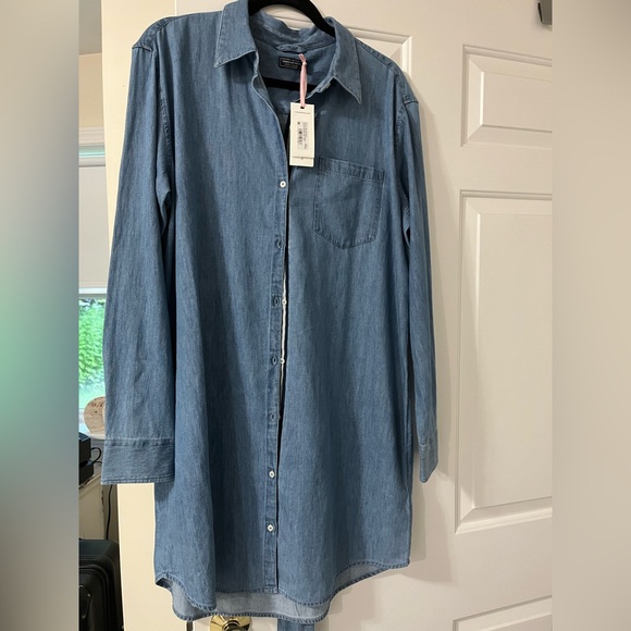 Vineyard Vines Dresses & Skirts - Vineyard Vines Light Blue Chambray Shirt Dress